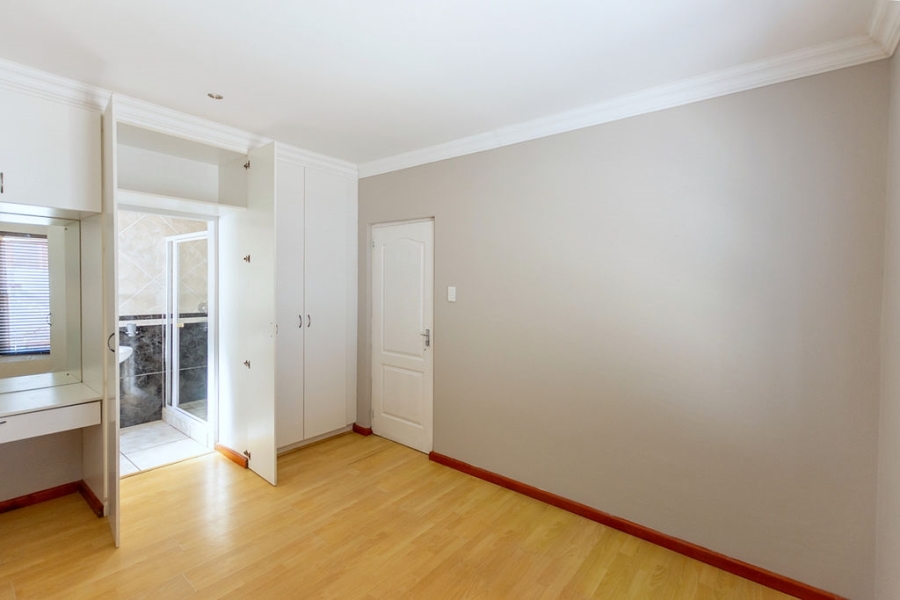 5 Bedroom Property for Sale in Mykonos Western Cape